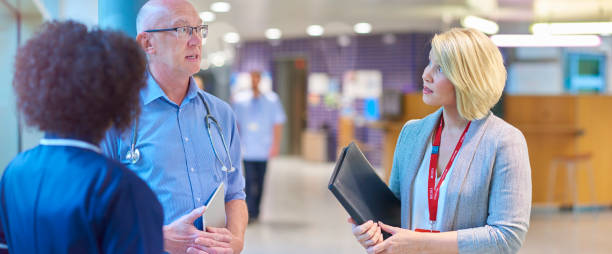 طراحی پرتال نوبتدهی آنلاین و CRM پزشکی برای مراکز اورژانس خصوصی در اصفهان - نمودار فروش و بازدیدکننده سلامت - پینوسایت