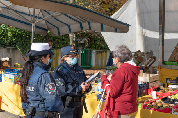 همکاری با فروشیاب، خرید و فروش عمده، آگهی تجاری