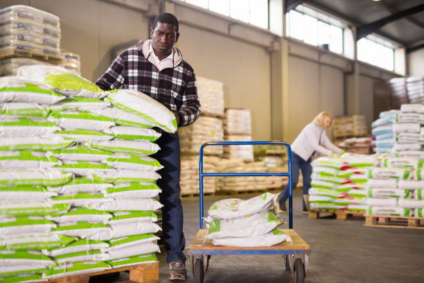 انتقال و بستهبندی خشکبار عمده: تامینکننده خشکبار و نیازمندیهای تجاری در فروشیاب