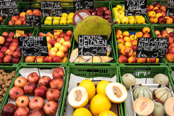 تصویر: فروش عمده میوه و صیفی‌جات در یک بازار، فرصت ثبت آگهی در فروش‌یاب برای خرید و فروش عمده