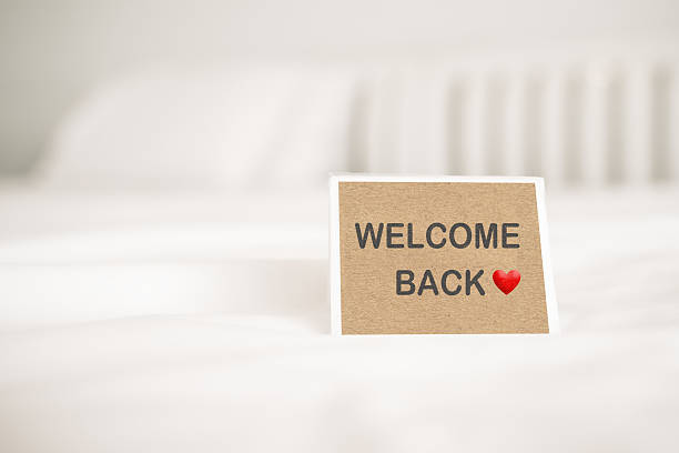 برندینگ دیجیتال کلینیک فیزیوتراپی در اصفهان: متن بازگشت به سلامتی (Welcome Back) و نماد قلب