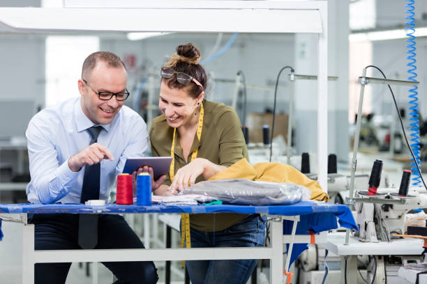 کارخانه تولیدی پوشاک در فروشیاب، ارتباط با تولیدی پوشاک، نیازمندیهای تجاری