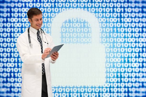 تکنسین مرد در لباس آزمایشگاه با تبلت دیجیتال - پشتیبانی سایت کلینیک و امنیت سایبری آزمایشگاه پاتوبیولوژی در اهواز