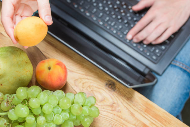 خرید و فروش عمده میوه در فروشیاب | نیازمندیهای تجاری میوه