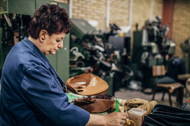 تولیدکنندگان کیف و کفش در حال فعالیت، ارتباط مستقیم در فروش یاب برای خرید و فروش عمده