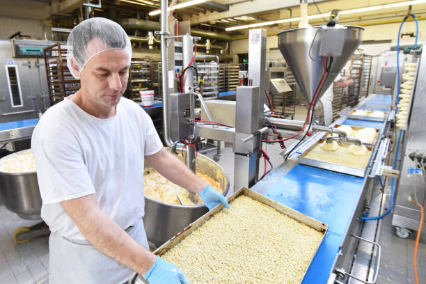 فروش مستقیم فرآورده‌های غذایی عمده: فروش یاب، تولیدکنندگان مواد غذایی، بازار عمده فروشان