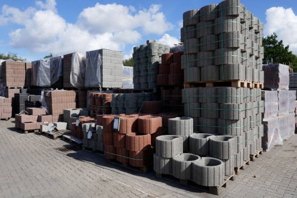 سنگ‌های ساختمانی روی پالت‌های چوبی برای حمل و نقل | فروش یاب، آگهی تجاری و خرید عمده