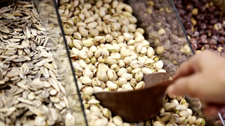 فروش عمده پسته و بادام در فروشگاه، فروش یاب، خرید و فروش عمده، آگهی تجاری