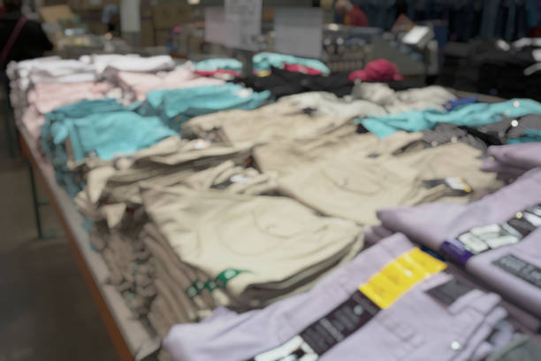 فروشیاب، مرجع خرید و فروش عمده لباس زنانه، مردانه و بچگانه با ثبت آگهی تجاری