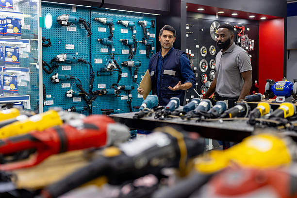 خرید و فروش ماشین‌آلات و تجهیزات صنعتی | بهترین قیمت در فروش‌یاب (Foroshyabcom) - مدیر در حال آموزش کارمند جدید برای فروش ابزارآلات صنعتی. یک فرصت <mark>آگهی تجاری</mark> برای <mark>خرید و فروش عمده</mark> از <mark>فروش‌یاب</mark>.” style=”width: 100%; max-width: 800px; height: auto; margin-bottom: 25px; border-radius: 8px;”></p>
<nav style=