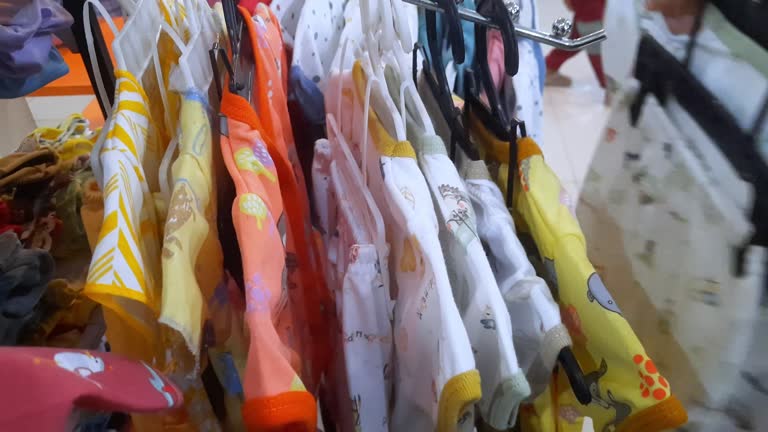 خرید عمده پوشاک بچگانه، فروش مستقیم از تولیدکننده در فروش یاب