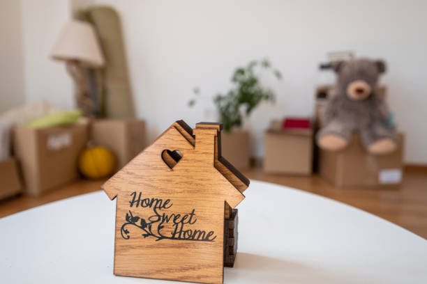 جزئیات ساخت یک خانه پیش ساخته چوبی مدرن. کیفیت ساخت و مواد اولیه در خانه‌های پیش ساخته بناگر در سال 2026 از اهمیت بالایی برخوردار است.