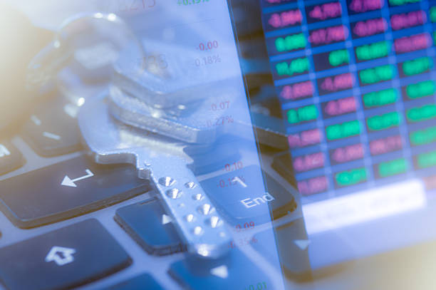 سودآوری عمده فروشی با فروش‌یاب: کیبورد کامپیوتر با نمودارهای درخشان