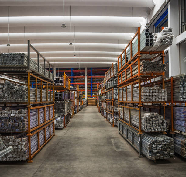 خرید و فروش عمده ماشین‌آلات و تجهیزات صنعتی دست اول و کارکرده در فروش‌یاب - انباری از مواد اولیه و فلزات سنگین، نشان‌دهنده پتانسیل بازار عمده فروشان برای آگهی تجاری