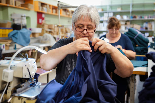 تولیدکنندگان پوشاک و پخش عمده لباس در فروش یاب