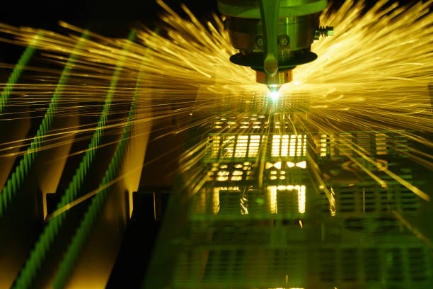 خانه‌های پیش ساخته بناگر: برش لیزری صنعتی دقیق برای تولید قطعات سازه پیش ساخته