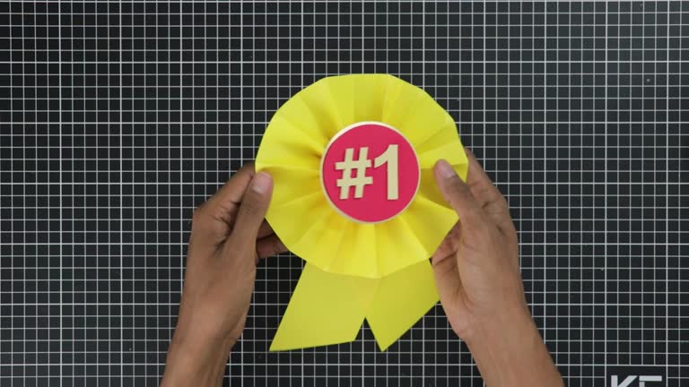 ربان طلایی جایزه رتبه اول، نماد برتری در بازار عمده فروشان - فروش یاب، عمده‌فروشان برتر، آگهی تجاری