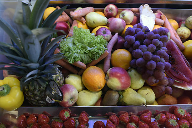 فروش‌یاب: انتخاب اول برای خریدهای عمده میوه و صیفی‌جات تازه - تنوع محصولات تازه در فروش یاب