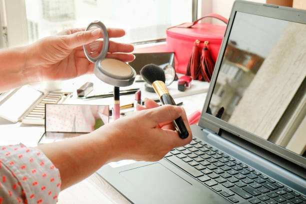 بررسی قیمت رقابتی محصولات آرایشی در فروش‌یاب | پلتفرم نیازمندی‌های تجاری