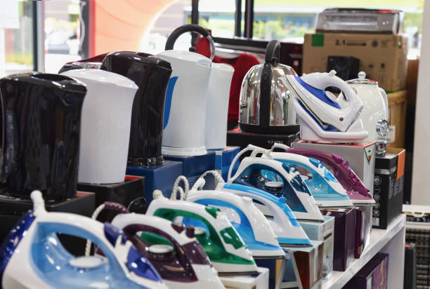 خرید عمده لوازم خانگی و صوتی تصویری | کتری برقی و اتو در قفسه فروشگاه برای آگهی عمده فروشی در فروش یاب