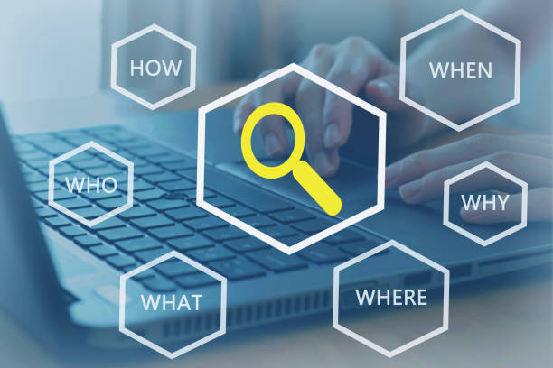 افرادی در حال جستجوی اطلاعات در پلتفرم فروش‌یاب - فروش یاب، ثبت آگهی، خرید عمده