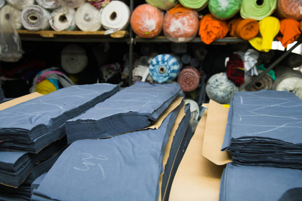 مد، پوشاک و پارچه: عمده‌فروشی پوشاک و خرید بی‌واسطه پارچه در فروش‌یاب - تولیدی لباس، عمده فروشی پوشاک، فروش یاب