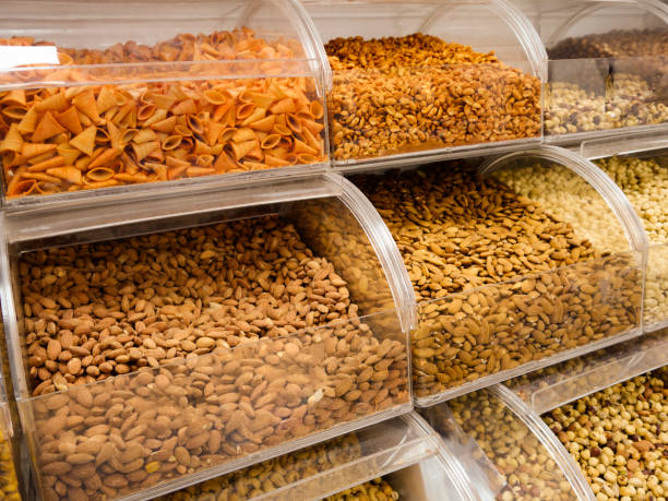 دنیای فرآورده‌های غذایی عمده در فروش‌یاب | خرید و فروش عمده میوه خشک و آجیل در بازار عمده فروشان