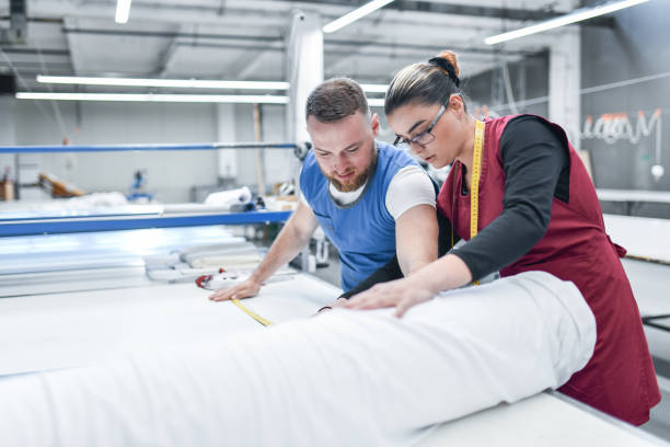 فروش یاب، خرید و فروش عمده، قیمت رقابتی، تولیدکنندگان پارچه، آگهی تجاری