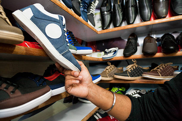 خرید عمده انواع کفش ورزشی، مجلسی و روزمره در فروش‌یاب - فروش یاب، خرید و فروش عمده، آگهی تجاری