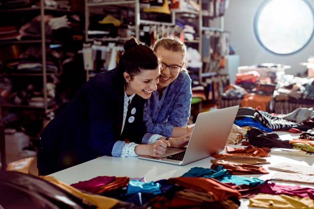 صنعت مد و پوشاک: پلتفرم B2B پوشاک فروش‌یاب