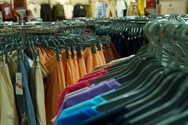 مد، پوشاک و پارچه: عمده فروشی و خرید مستقیم در فروشیاب - آگهی تجاری، فروش یاب