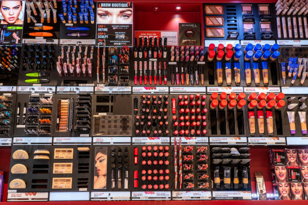 فروشگاه دیوتی فری در فرودگاه بین‌المللی مسقط - فروش یاب، خرید و فروش عمده، آگهی تجاری