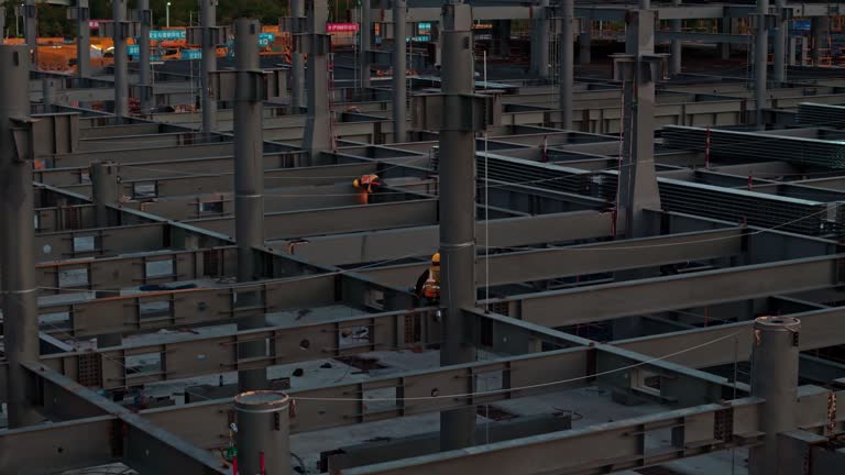 سازه فلزی در محل پروژه، نمادی از سرعت و دقت در مونتاژ سازه پیش ساخته بناگر