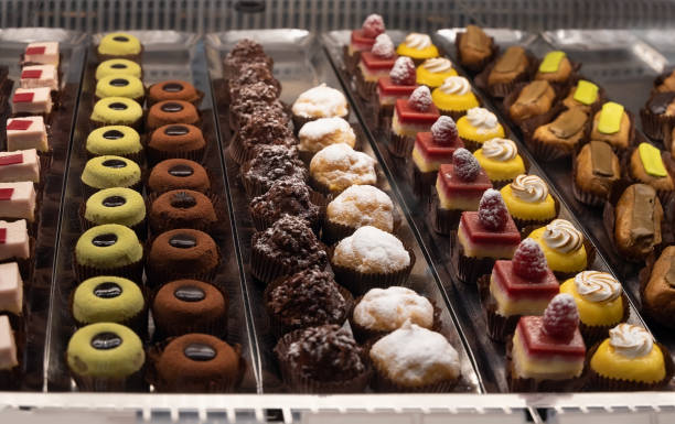 تنقلات و شیرینی عمده: تامین مستقیم از تولیدی‌ها | فروش‌یاب، آگهی عمده فروشی