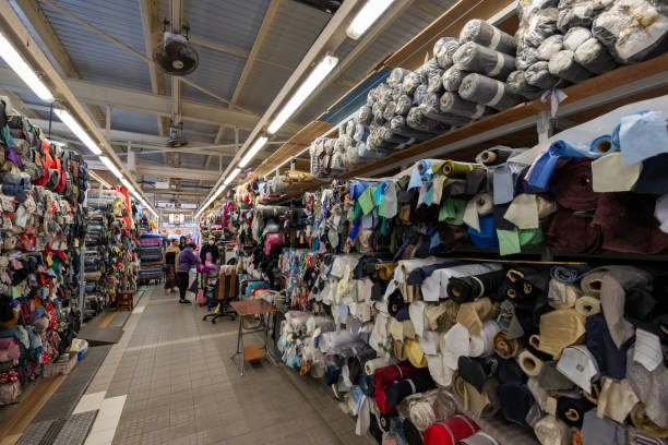 خرید و فروش عمده فرآورده‌های غذایی و خشکبار در فروش‌یاب - بازار عمده فروشان