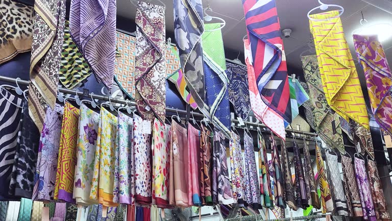 پخش عمده شال و روسری | فروش عمده انواع شال و روسری جدید در فروش‌یاب | خرید و فروش عمده