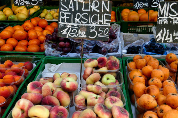 انواع میوه‌های تازه آماده فروش در بازار | فروش یاب، بازار عمده فروشان، قیمت عمده میوه تازه