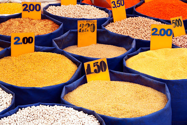 بازار سنتی ادویه و حبوبات در مقابل فروش‌یاب، خرید و فروش عمده