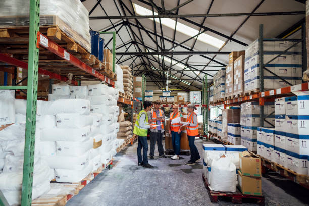 بازار عمده فروشان: جلسه تیمی در فروش‌یاب برای بهبود خرید و فروش عمده و آگهی تجاری