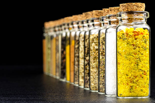 بطری‌های حاوی ادویه جات مختلف، فروش‌یاب، خرید ادویه صادراتی، قیمت رقابتی