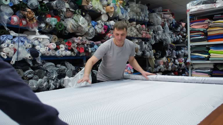 قیمت عمده پوشاک و پارچه: ارتباط مستقیم با تولیدی‌های برتر - تامین پارچه کیلویی و فروش یاب