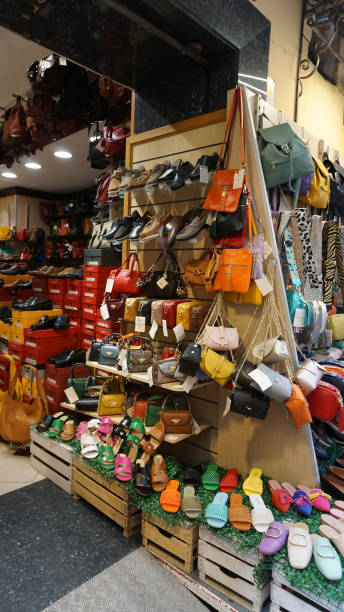 خرید عمده کیف و کفش زنانه و مردانه با تخفیف ویژه در فروش‌یاب - آگهی تجاری