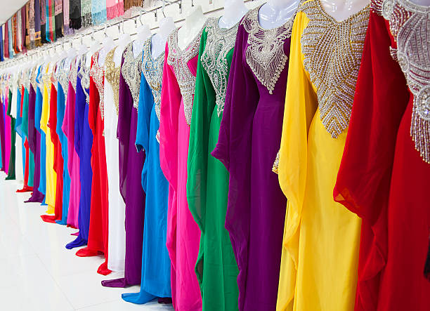 پخش عمده لباس زنانه مجلسی - لباسهای سنتی و محلی، نمادی از تنوع فرهنگی در آگهی عمده فروشی فروش یاب