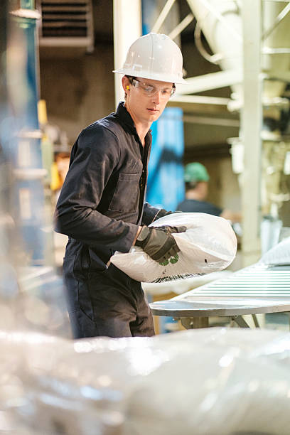 خرید و فروش عمده مواد اولیه صنعتی در فروش‌یاب، آگهی تجاری، فروش یاب