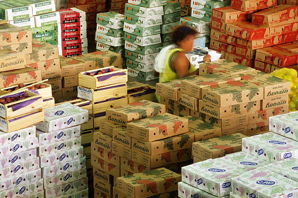 نوشیدنی، تنقلات و شیرینی عمده: انبار بزرگ محصولات؛ فروش یاب، آگهی عمده فروشی، پخش عمده مواد غذایی