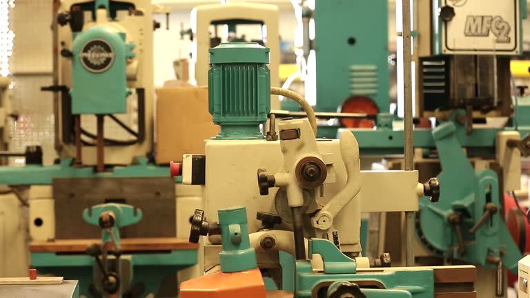 صنعت برش چوب و ماشین‌آلات مربوطه، مثالی از ماشین‌آلات صنعتی پرکاربرد برای خرید و فروش عمده در فروش یاب