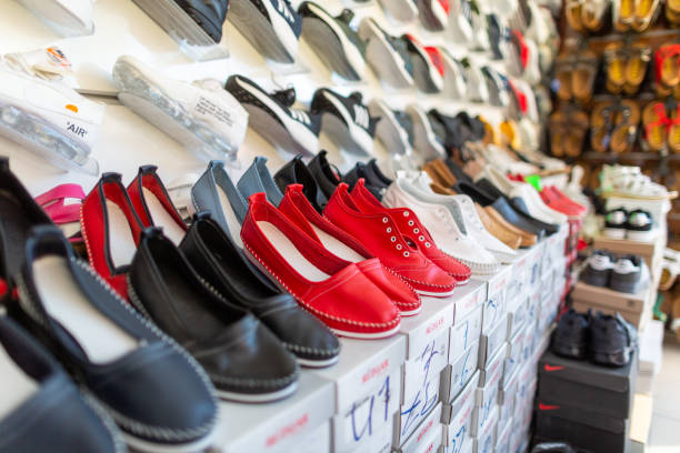 انواع کفش ورزشی، مجلسی و روزمره - فروش یاب، ثبت آگهی، خرید عمده، فروش مستقیم