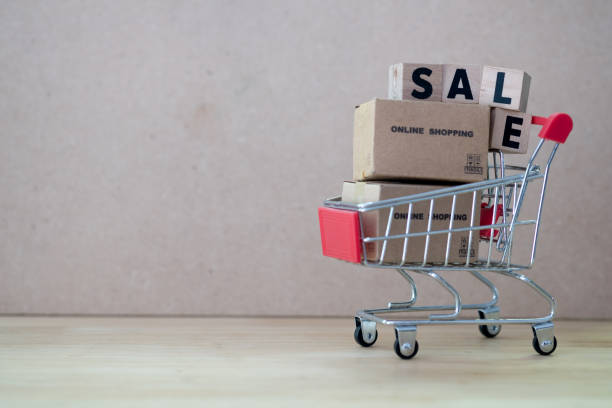 فروش یاب: سبد خرید و جعبه ها نمادی از خرید و فروش عمده و آگهی تجاری