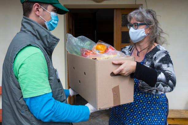 تحویل فرآورده‌های غذایی عمده از طریق فروش یاب