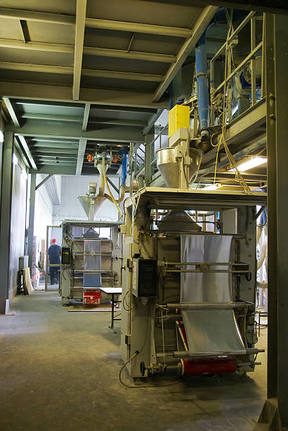 نمای داخلی کارخانه | دستگاه بسته‌بندی خشکبار صنعتی | فروش یاب | خرید و فروش عمده | آگهی تجاری